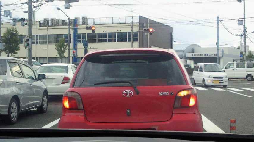 yaris.jpg yaris.jpg